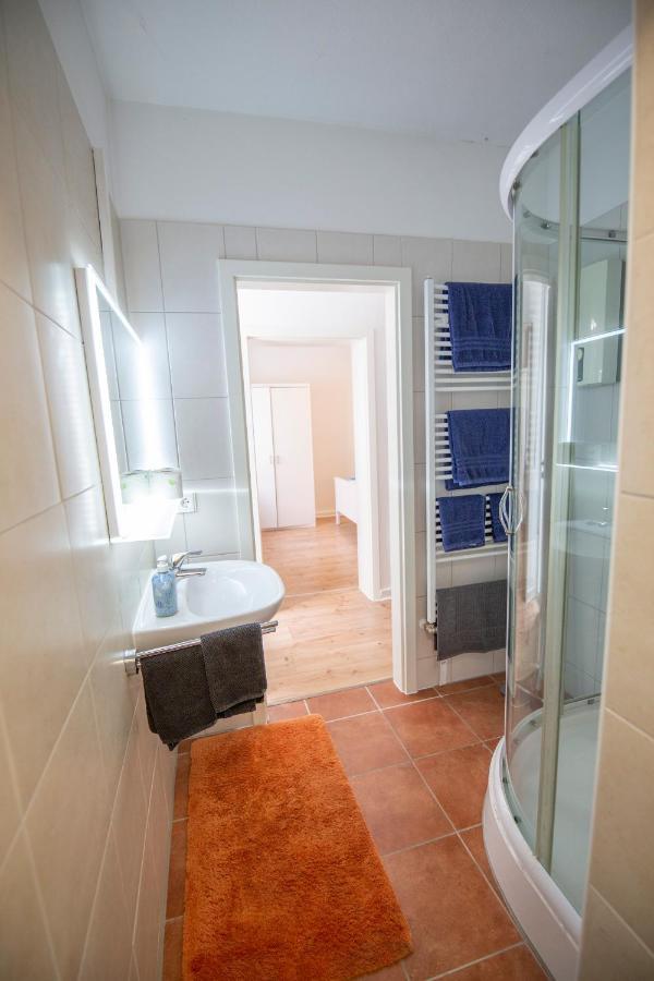 Apartment Mit Kleinem Innenhof Im Erdgeschoss Fuer Bis Zu 4 Personen كلوتن المظهر الخارجي الصورة